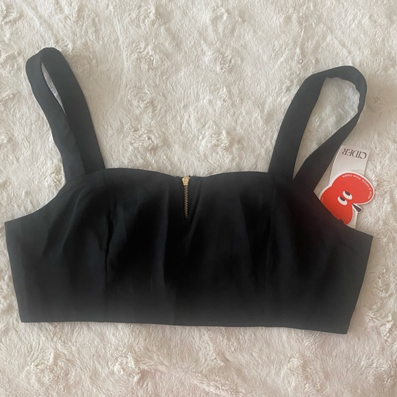 Two solid V-wire tank tops NWT - Picture 2 of 12